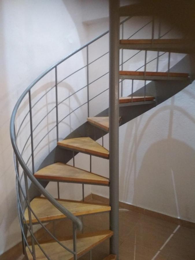 Isalos Velika  Luaran gambar