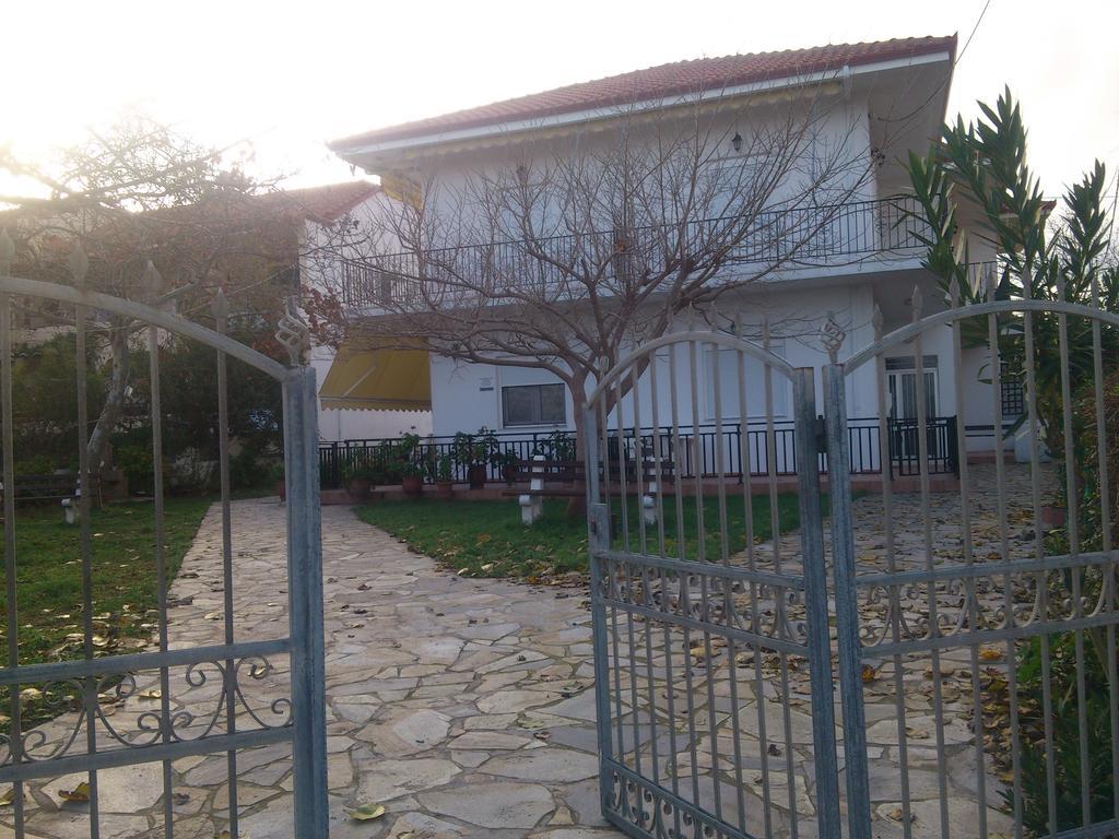 Isalos Velika  Bilik gambar